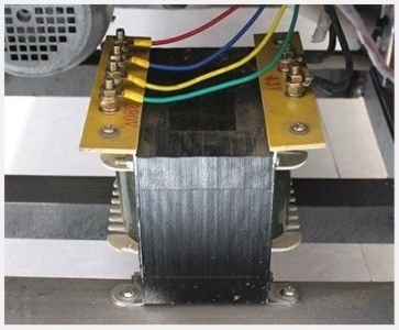 2개의 밀폐 스트립과 220V/380V 전압의 2개의 칸실 진공 고기 포장 기계