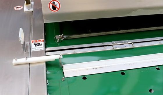 3000W 연속 벨트 유형 굴림 진공 포장 밀폐 기계 고기와 과일